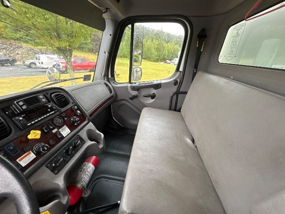 Medium Duty Box Truck-Light and Medium Duty Trucks-Freightliner-2023-M2-Fitchburg-MA-122,213\n\t\tmiles-$ 69,500 - Image 18