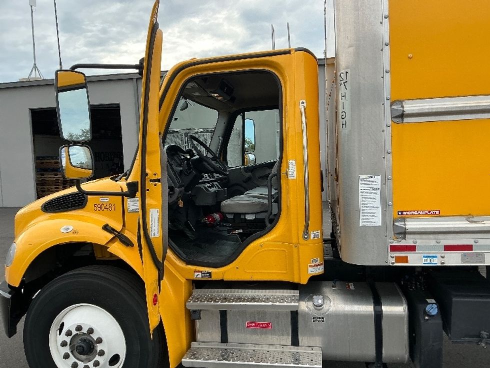 Medium Duty Box Truck-Light and Medium Duty Trucks-Freightliner-2023-M2-Fontana-CA-220,584\n\t\tmiles-$ 60,000 - Image 16