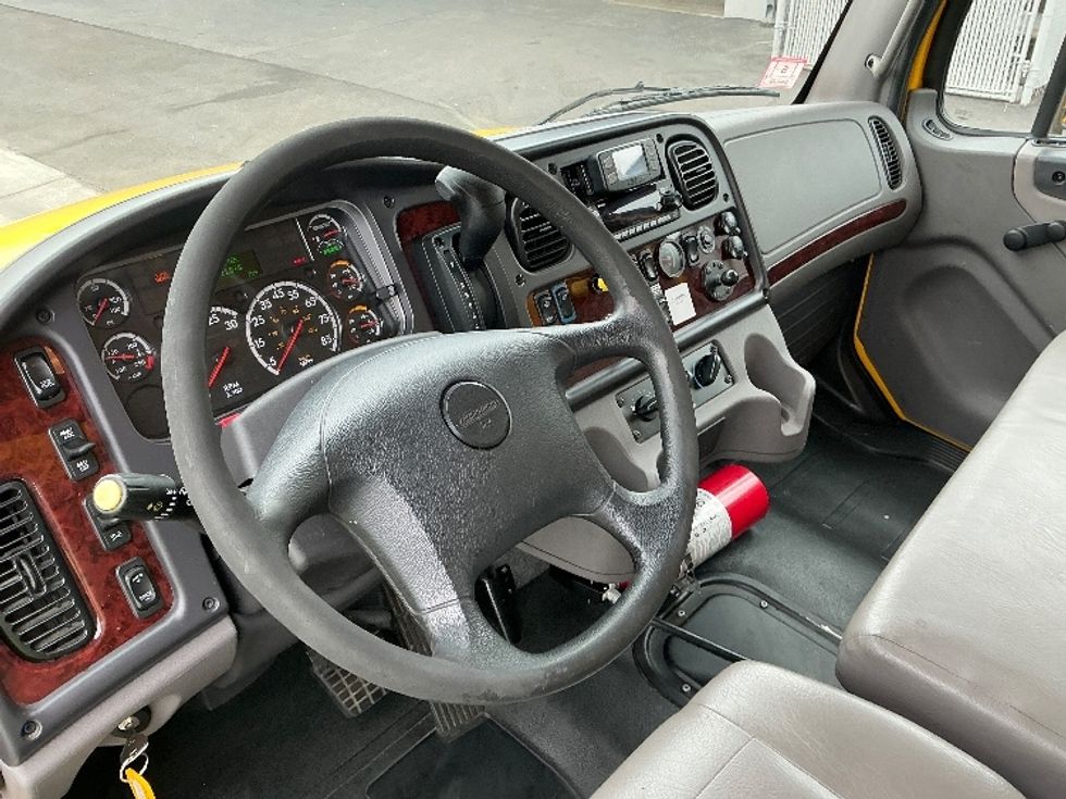 Medium Duty Box Truck-Light and Medium Duty Trucks-Freightliner-2023-M2-Fontana-CA-220,584\n\t\tmiles-$ 60,000 - Image 17