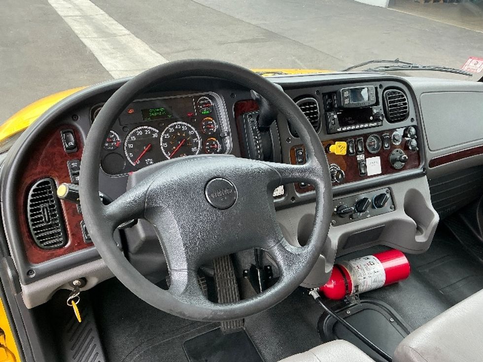 Medium Duty Box Truck-Light and Medium Duty Trucks-Freightliner-2023-M2-Fontana-CA-220,584\n\t\tmiles-$ 60,000 - Image 18