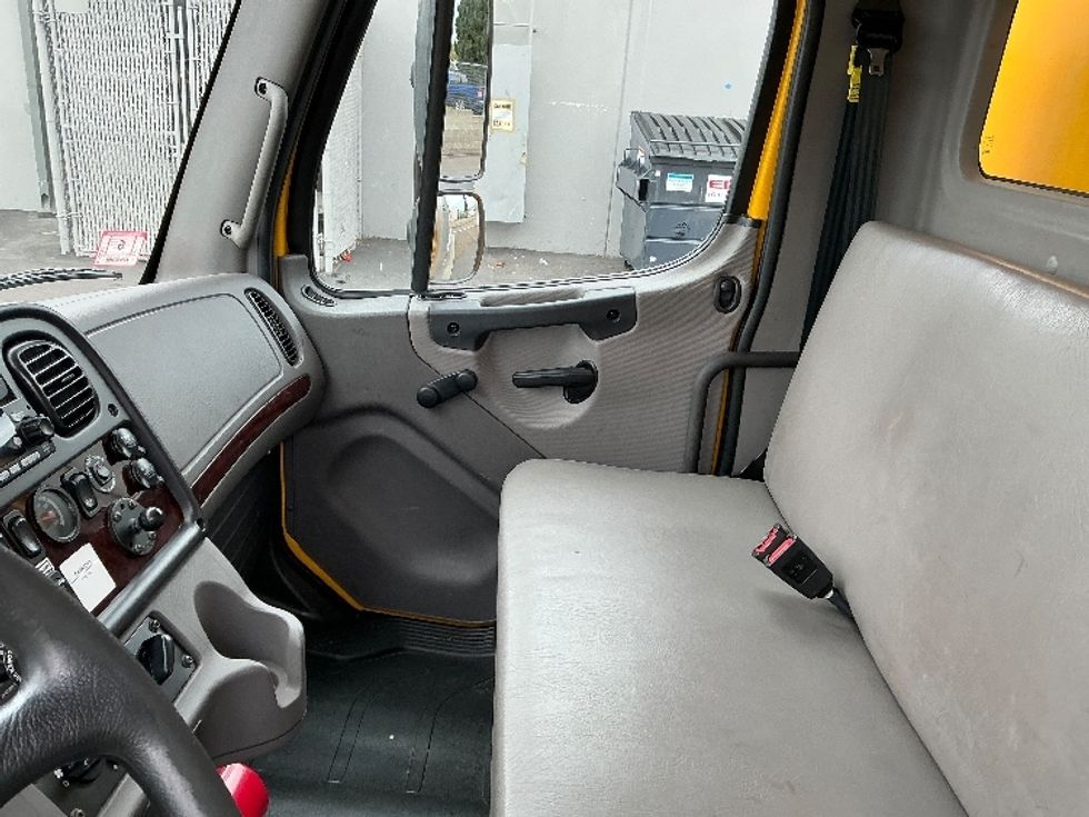 Medium Duty Box Truck-Light and Medium Duty Trucks-Freightliner-2023-M2-Fontana-CA-220,584\n\t\tmiles-$ 60,000 - Image 19