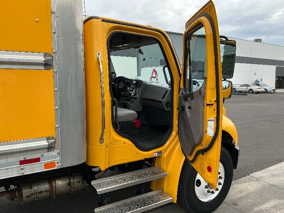 Medium Duty Box Truck-Light and Medium Duty Trucks-Freightliner-2023-M2-Fontana-CA-220,584\n\t\tmiles-$ 60,000 - Image 20
