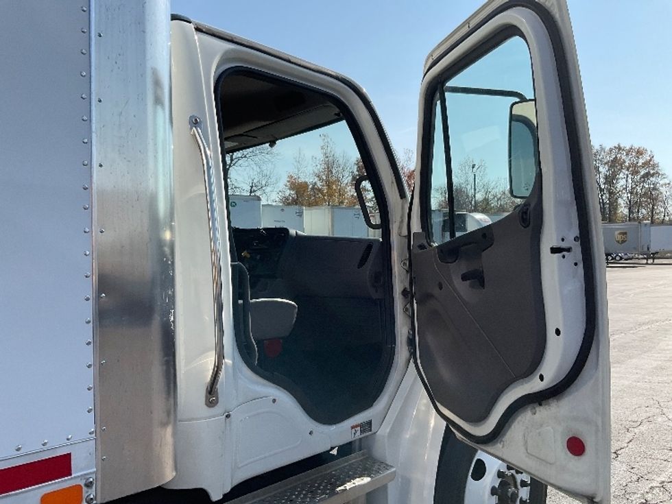 Medium Duty Box Truck-Light and Medium Duty Trucks-Freightliner-2023-M2-Gahanna-OH-174,014\n\t\tmiles-$ 65,750 - Image 20