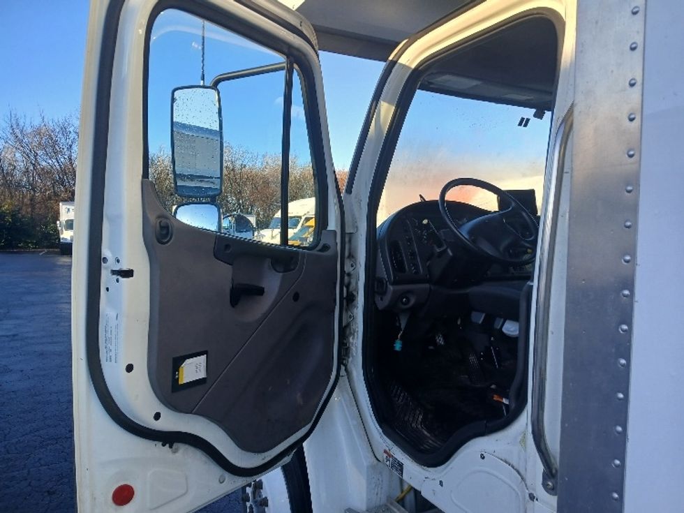 Medium Duty Box Truck-Light and Medium Duty Trucks-Freightliner-2023-M2-Greensboro-NC-45,684\n\t\tmiles-$ 95,000 - Image 15