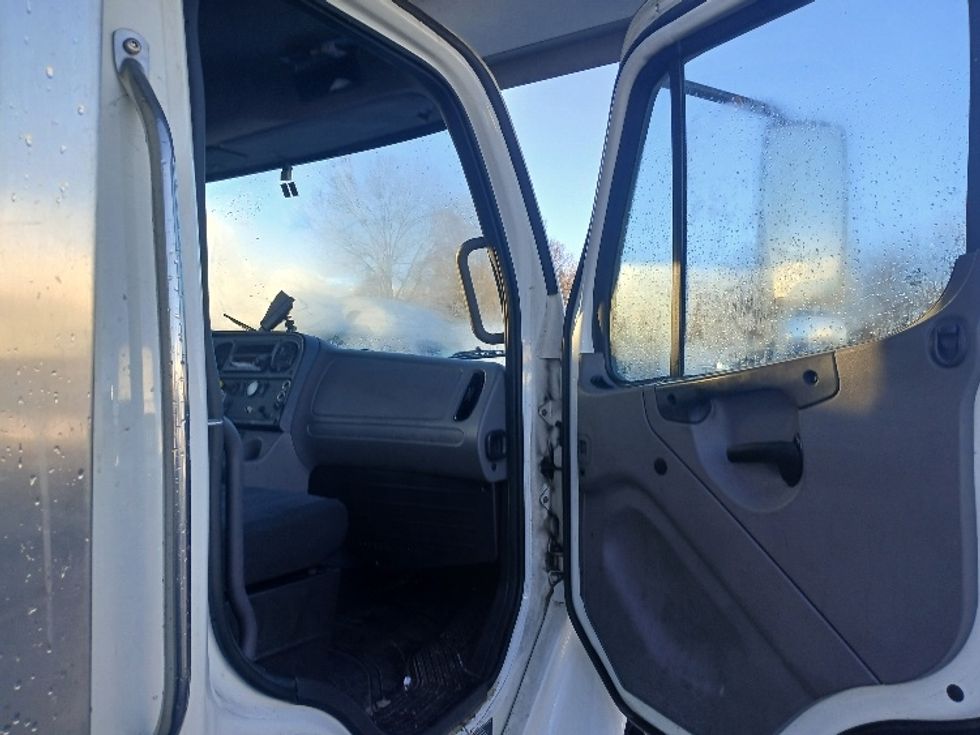 Medium Duty Box Truck-Light and Medium Duty Trucks-Freightliner-2023-M2-Greensboro-NC-45,684\n\t\tmiles-$ 95,000 - Image 19