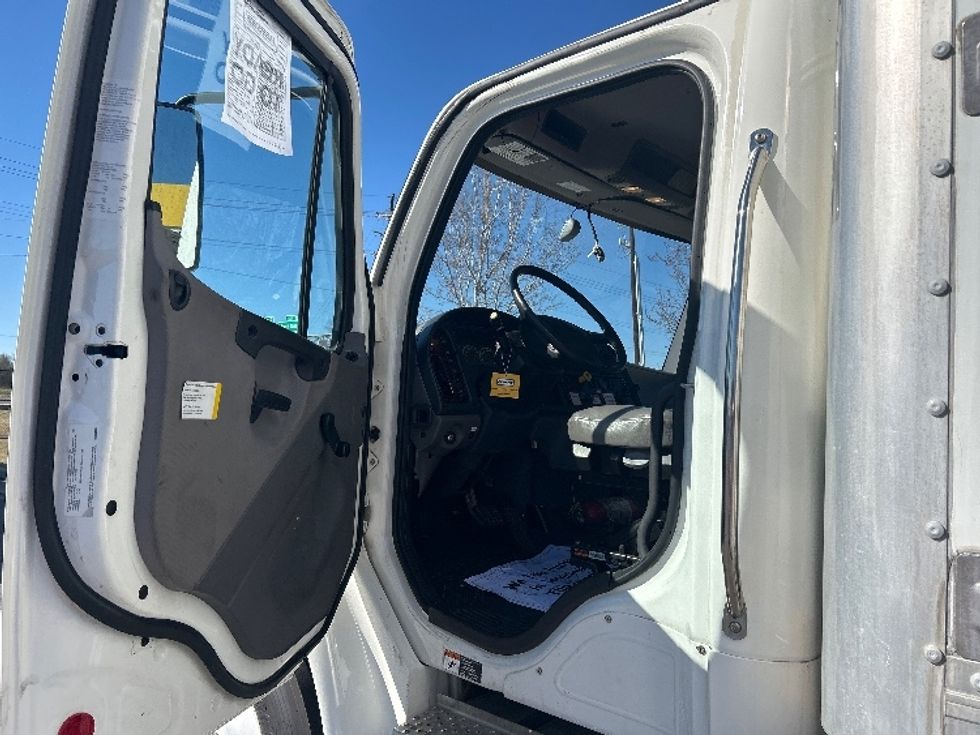 Medium Duty Box Truck-Light and Medium Duty Trucks-Freightliner-2023-M2-Hammond-LA-79,324\n\t\tmiles-$ 87,500 - Image 12