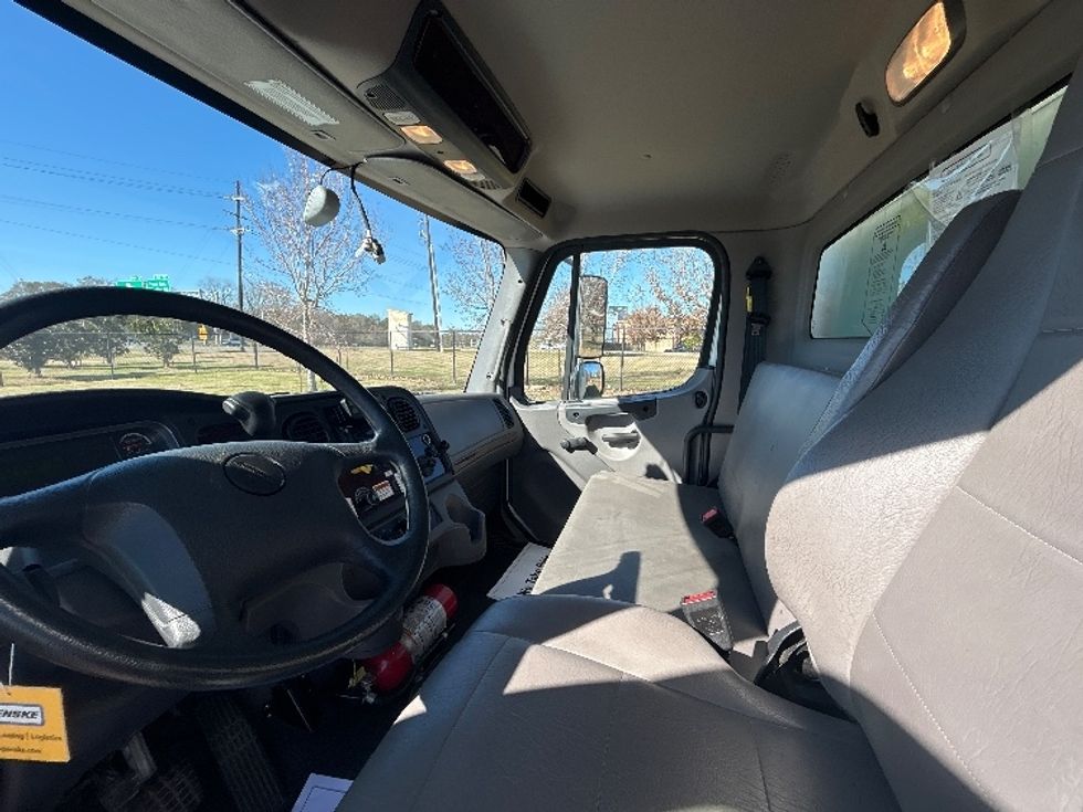Medium Duty Box Truck-Light and Medium Duty Trucks-Freightliner-2023-M2-Hammond-LA-79,324\n\t\tmiles-$ 87,500 - Image 16
