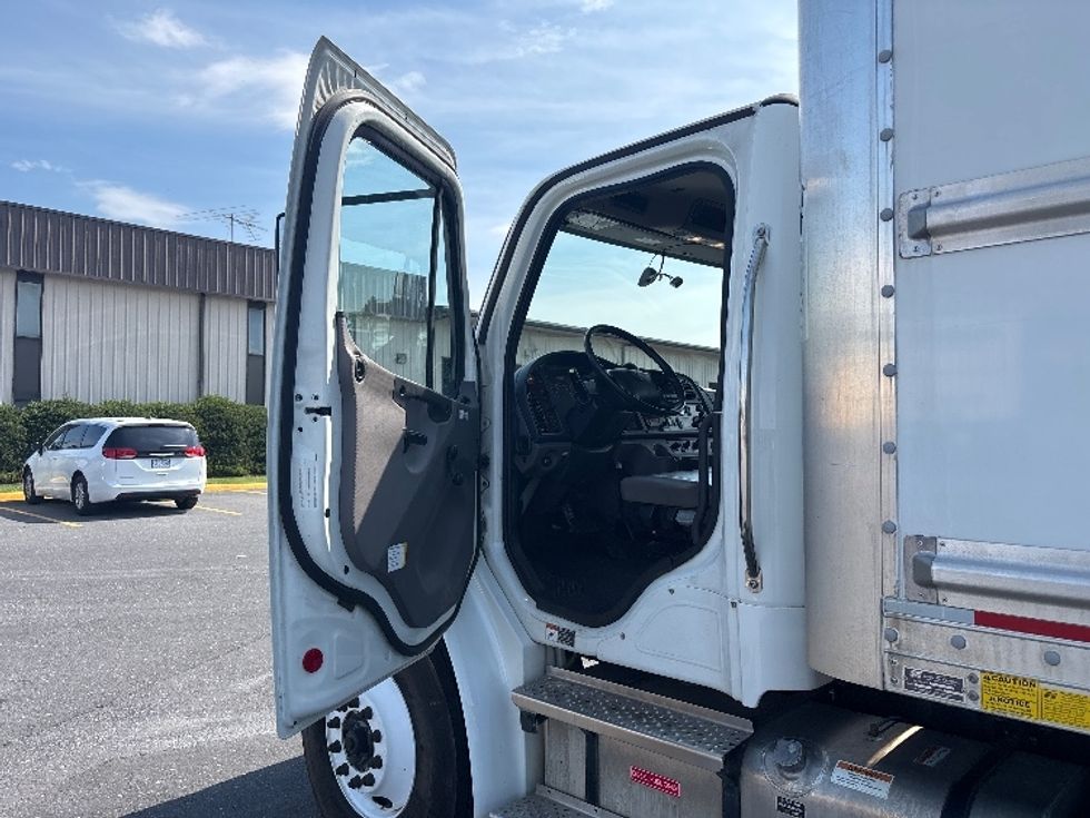 Medium Duty Box Truck-Light and Medium Duty Trucks-Freightliner-2023-M2-Harrisonburg-VA-237,112\n\t\tmiles-$ 50,750 - Image 16