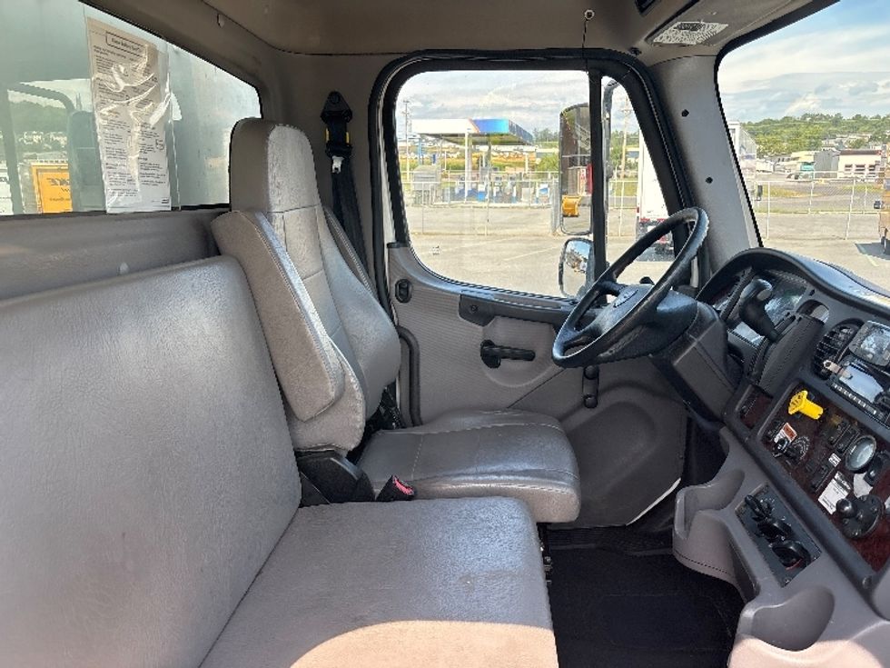 Medium Duty Box Truck-Light and Medium Duty Trucks-Freightliner-2023-M2-Harrisonburg-VA-237,112\n\t\tmiles-$ 50,750 - Image 22