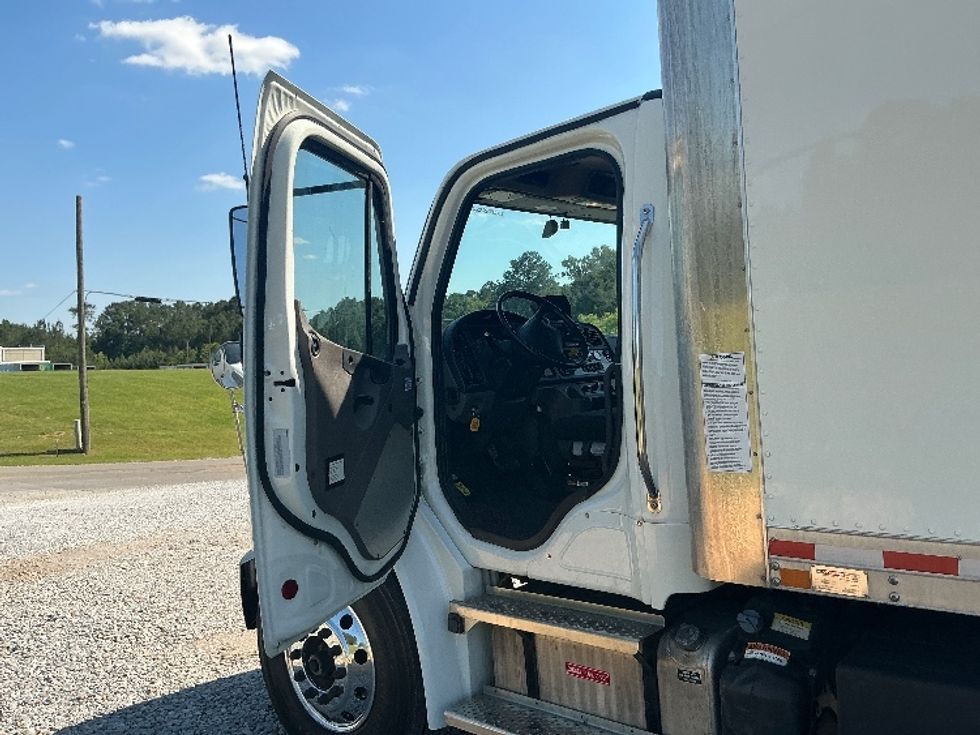 Medium Duty Box Truck-Light and Medium Duty Trucks-Freightliner-2023-M2-Hattiesburg-MS-77,410\n\t\tmiles-$ 80,000 - Image 16