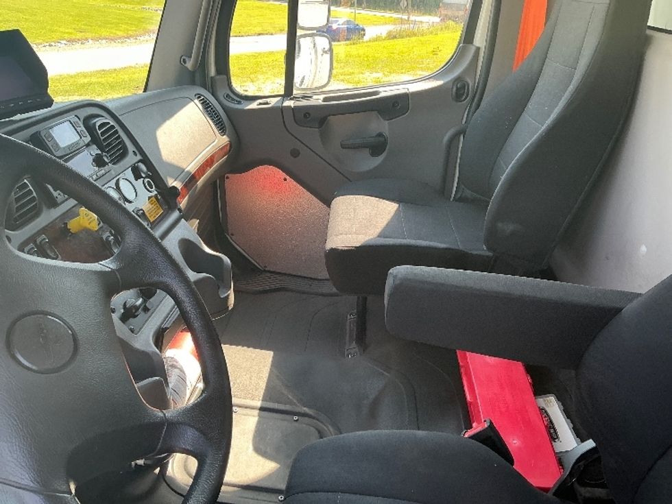 Medium Duty Box Truck-Light and Medium Duty Trucks-Freightliner-2023-M2-Hattiesburg-MS-77,410\n\t\tmiles-$ 80,000 - Image 19