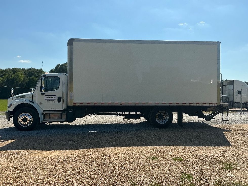 Medium Duty Box Truck-Light and Medium Duty Trucks-Freightliner-2023-M2-Hattiesburg-MS-77,410\n\t\tmiles-$ 80,000 - Image 4