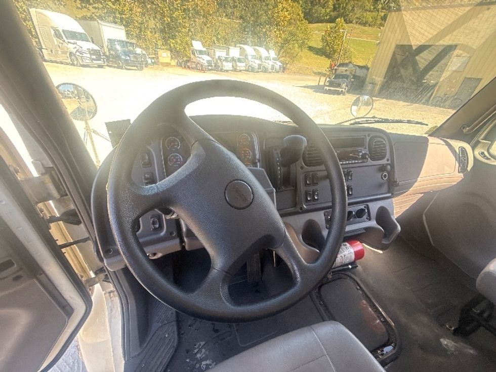 Medium Duty Box Truck-Light and Medium Duty Trucks-Freightliner-2023-M2-Huntington-WV-336,646\n\t\tmiles-$ 29,750 - Image 16