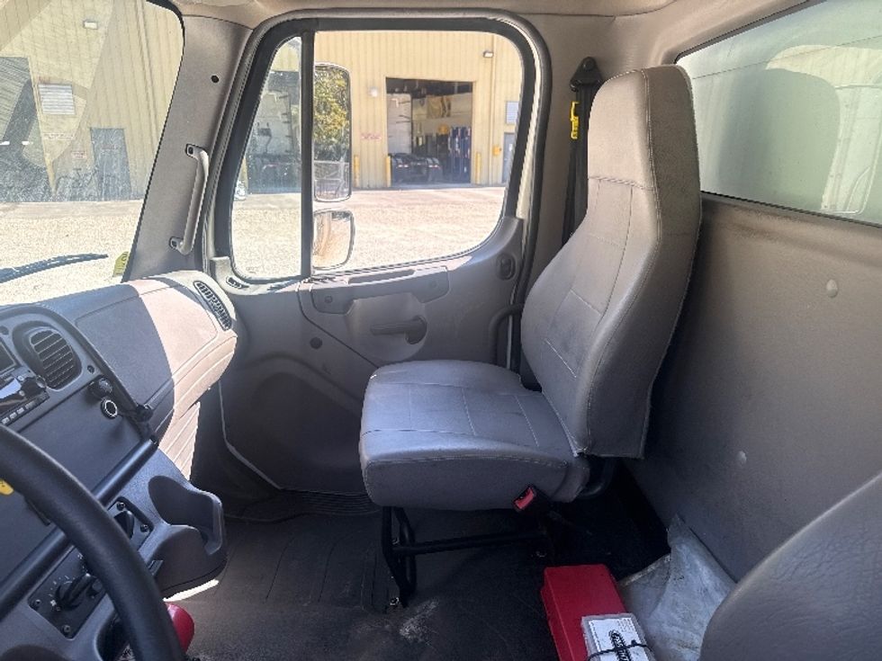 Medium Duty Box Truck-Light and Medium Duty Trucks-Freightliner-2023-M2-Huntington-WV-336,646\n\t\tmiles-$ 29,750 - Image 18