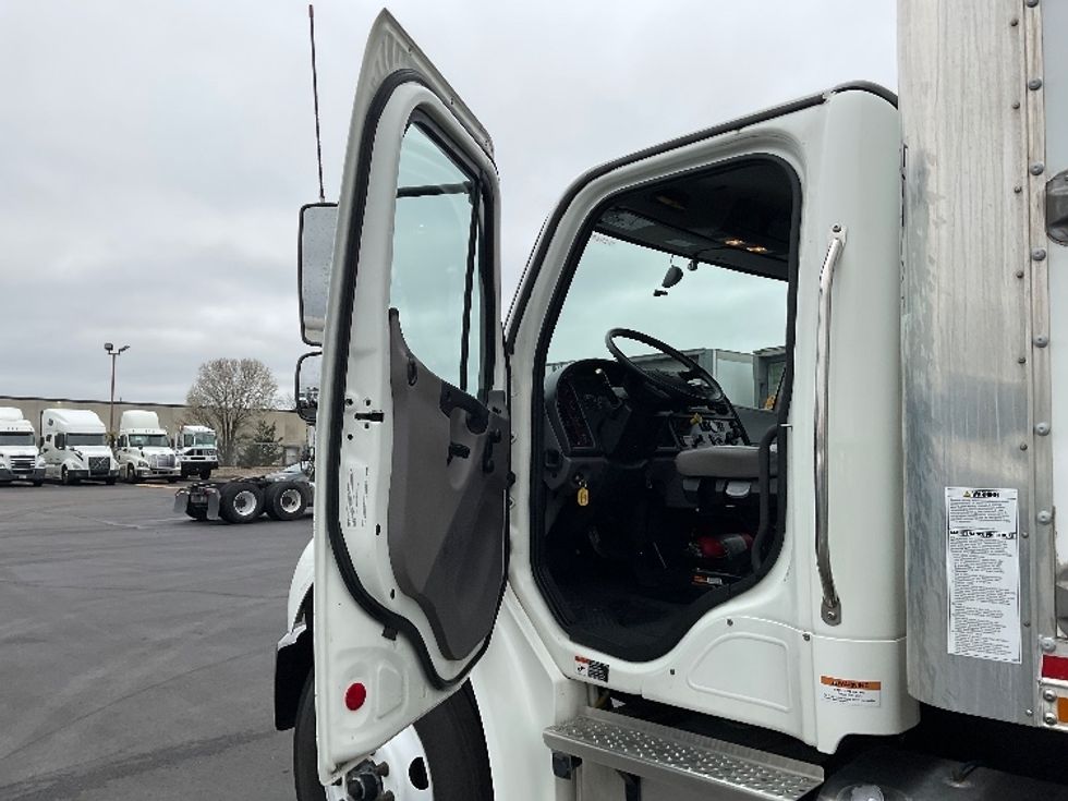 Medium Duty Box Truck-Light and Medium Duty Trucks-Freightliner-2023-M2-Indianapolis-IN-169,588\n\t\tmiles-$ 64,000 - Image 16