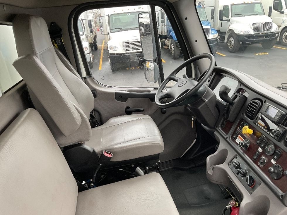 Medium Duty Box Truck-Light and Medium Duty Trucks-Freightliner-2023-M2-Indianapolis-IN-169,588\n\t\tmiles-$ 64,000 - Image 22