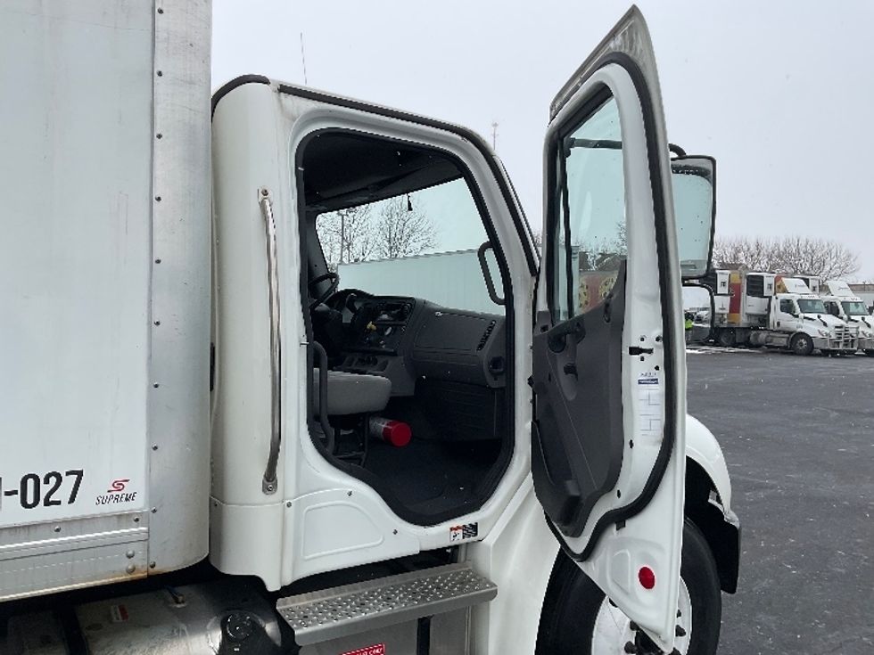 Medium Duty Box Truck-Light and Medium Duty Trucks-Freightliner-2023-M2-Indianapolis-IN-238,663\n\t\tmiles-$ 48,250 - Image 20