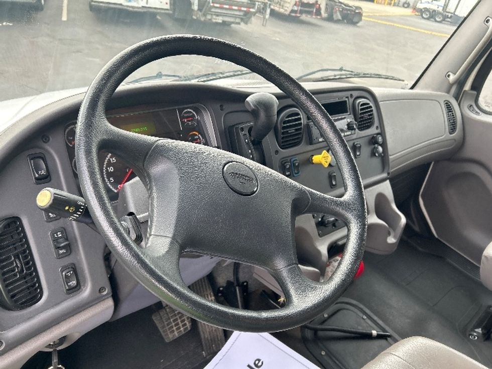 Medium Duty Box Truck-Light and Medium Duty Trucks-Freightliner-2023-M2-Indianapolis-IN-27,984\n\t\tmiles-$ 85,750 - Image 17