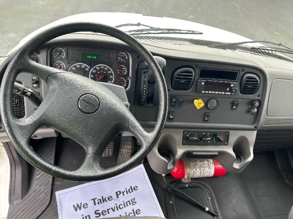 Medium Duty Box Truck-Light and Medium Duty Trucks-Freightliner-2023-M2-Indianapolis-IN-27,984\n\t\tmiles-$ 85,750 - Image 18