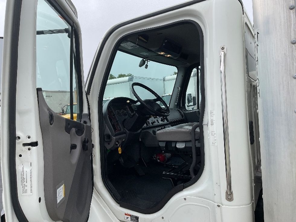Medium Duty Box Truck-Light and Medium Duty Trucks-Freightliner-2023-M2-Indianapolis-IN-93,893\n\t\tmiles-$ 85,000 - Image 16