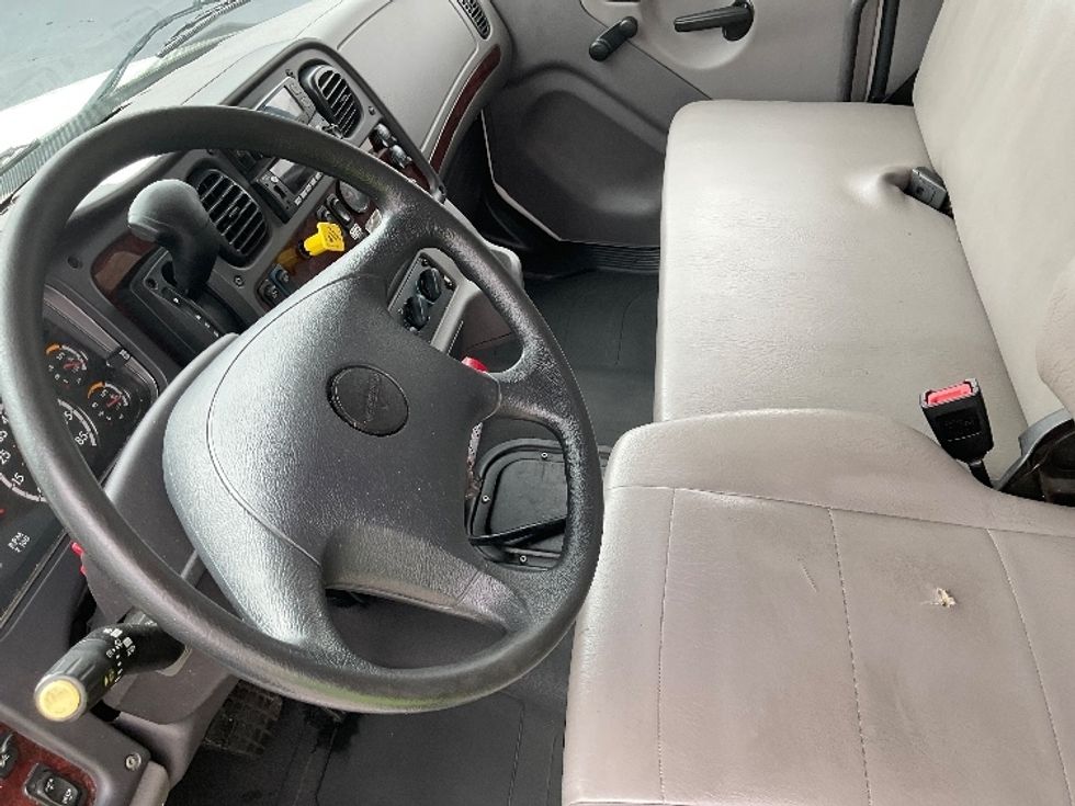 Medium Duty Box Truck-Light and Medium Duty Trucks-Freightliner-2023-M2-Indianapolis-IN-93,893\n\t\tmiles-$ 85,000 - Image 17