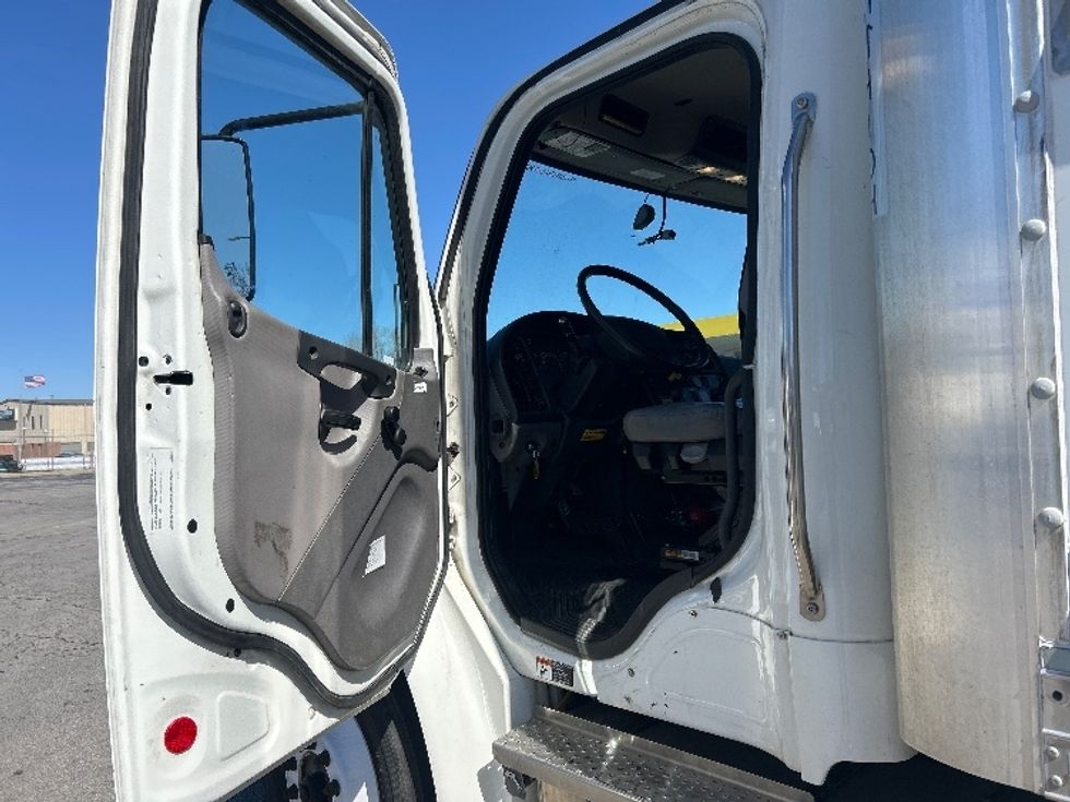 Medium Duty Box Truck-Light and Medium Duty Trucks-Freightliner-2023-M2-Kansas City-MO-220,409\n\t\tmiles-$ 58,500 - Image 16