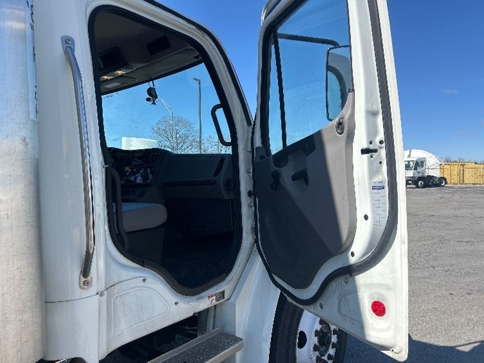 Medium Duty Box Truck-Light and Medium Duty Trucks-Freightliner-2023-M2-Kansas City-MO-220,409\n\t\tmiles-$ 58,500 - Image 20