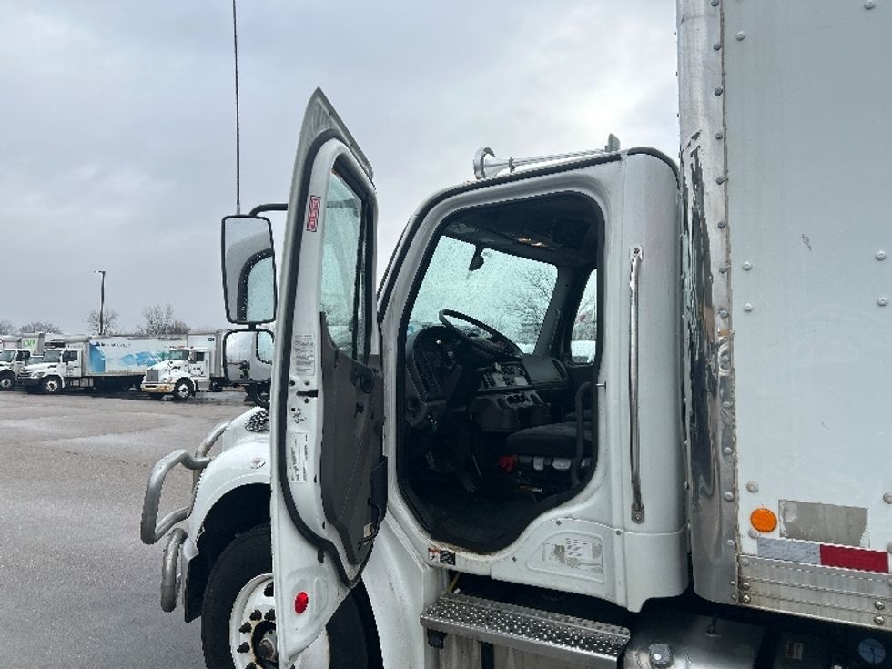 Medium Duty Box Truck-Light and Medium Duty Trucks-Freightliner-2023-M2-Kentwood-MI-254,141\n\t\tmiles-$ 41,500 - Image 16