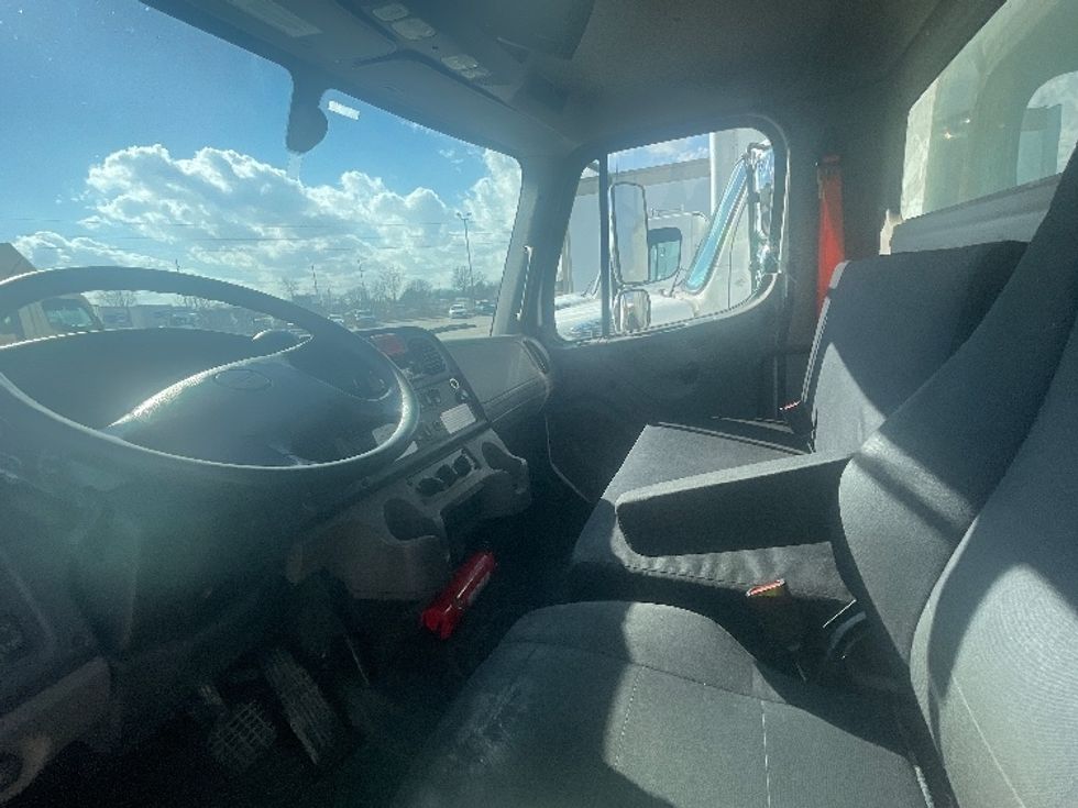 Medium Duty Box Truck-Light and Medium Duty Trucks-Freightliner-2023-M2-Kentwood-MI-254,141\n\t\tmiles-$ 41,500 - Image 19