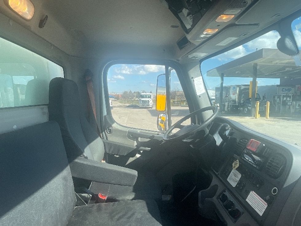 Medium Duty Box Truck-Light and Medium Duty Trucks-Freightliner-2023-M2-Kentwood-MI-254,141\n\t\tmiles-$ 41,500 - Image 22