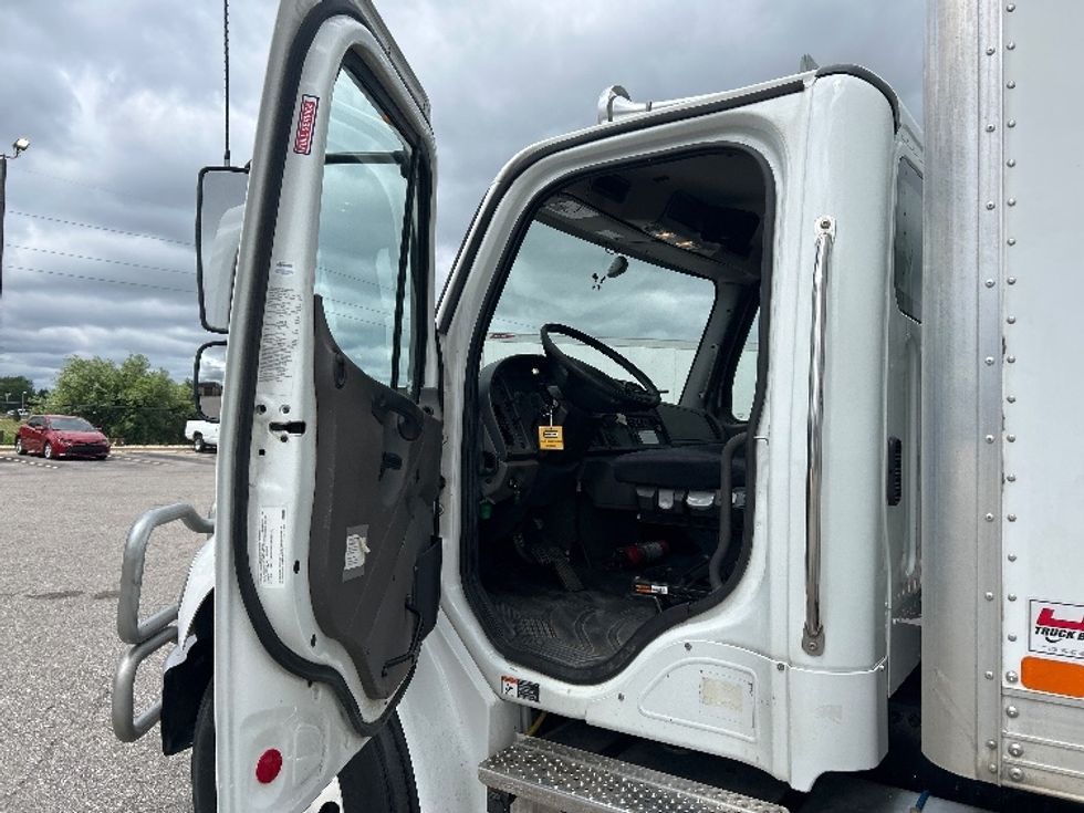 Medium Duty Box Truck-Light and Medium Duty Trucks-Freightliner-2023-M2-Kentwood-MI-279,802\n\t\tmiles-$ 40,250 - Image 16