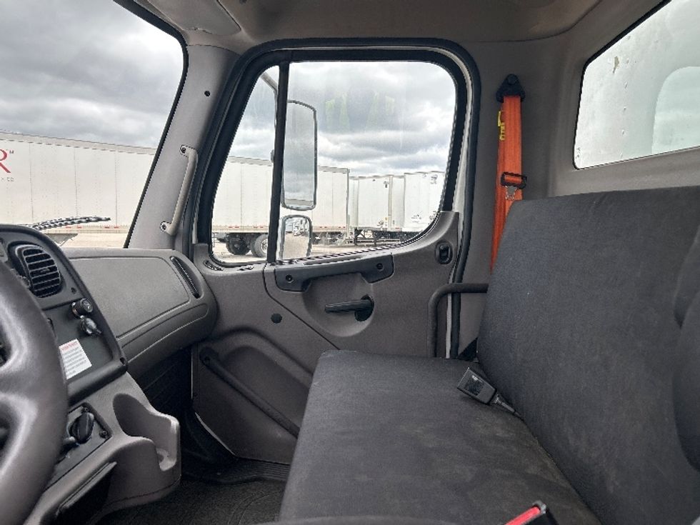 Medium Duty Box Truck-Light and Medium Duty Trucks-Freightliner-2023-M2-Kentwood-MI-279,802\n\t\tmiles-$ 40,250 - Image 19