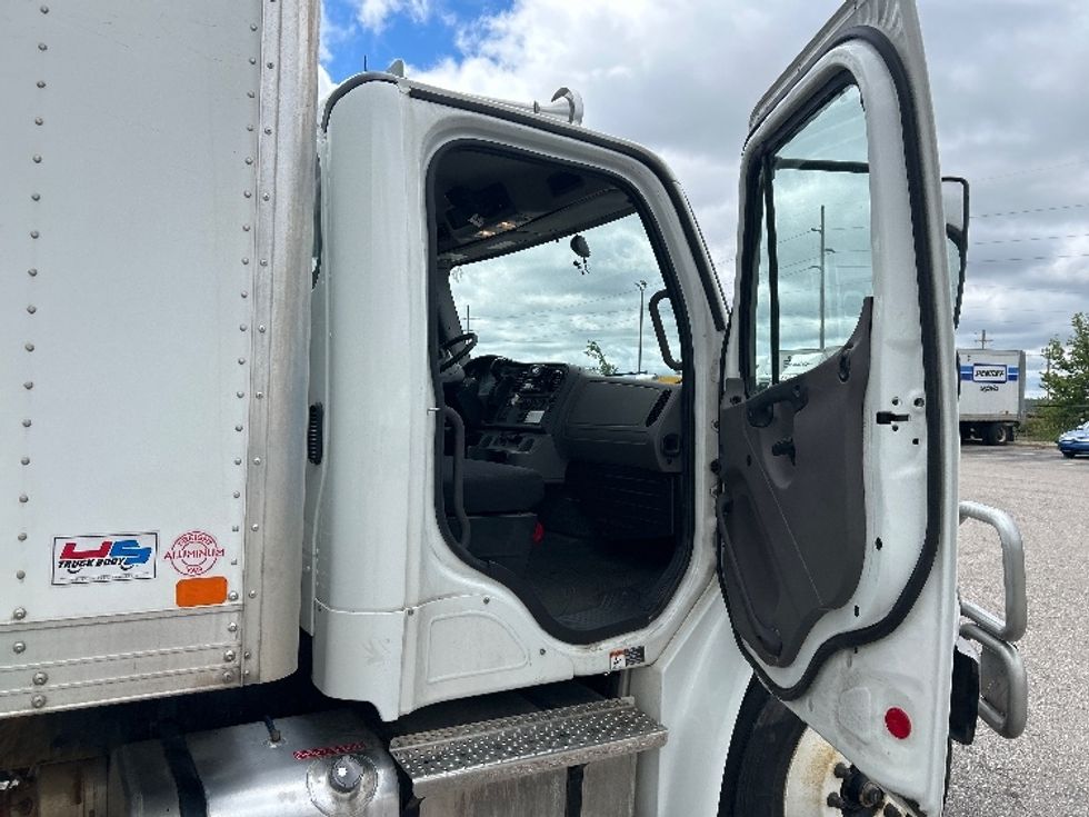 Medium Duty Box Truck-Light and Medium Duty Trucks-Freightliner-2023-M2-Kentwood-MI-279,802\n\t\tmiles-$ 40,250 - Image 20