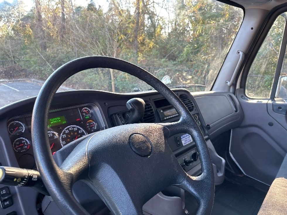 Medium Duty Box Truck-Light and Medium Duty Trucks-Freightliner-2023-M2-Ladson-SC-64,775\n\t\tmiles-$ 95,750 - Image 16
