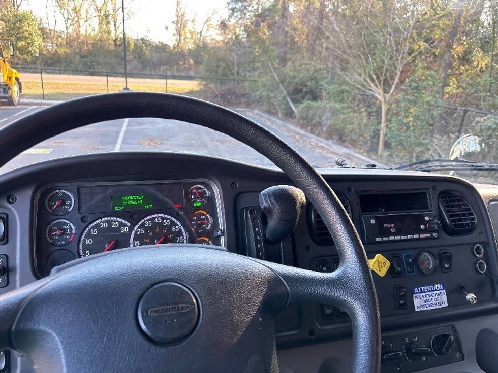 Medium Duty Box Truck-Light and Medium Duty Trucks-Freightliner-2023-M2-Ladson-SC-64,775\n\t\tmiles-$ 95,750 - Image 17