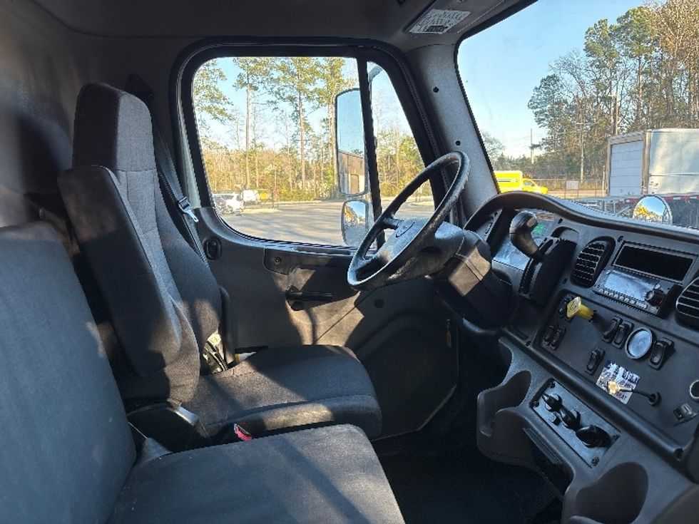 Medium Duty Box Truck-Light and Medium Duty Trucks-Freightliner-2023-M2-Ladson-SC-64,775\n\t\tmiles-$ 95,750 - Image 21