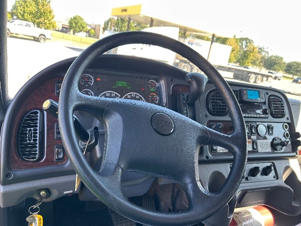 Medium Duty Box Truck-Light and Medium Duty Trucks-Freightliner-2023-M2-Lafayette-LA-213,925\n\t\tmiles-$ 61,250 - Image 12