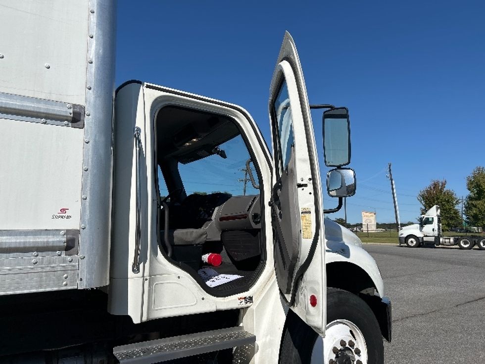 Medium Duty Box Truck-Light and Medium Duty Trucks-Freightliner-2023-M2-Lafayette-LA-213,925\n\t\tmiles-$ 61,250 - Image 15