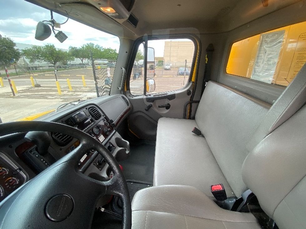 Medium Duty Box Truck-Light and Medium Duty Trucks-Freightliner-2023-M2-Laredo-TX-207,707\n\t\tmiles-$ 61,500 - Image 18
