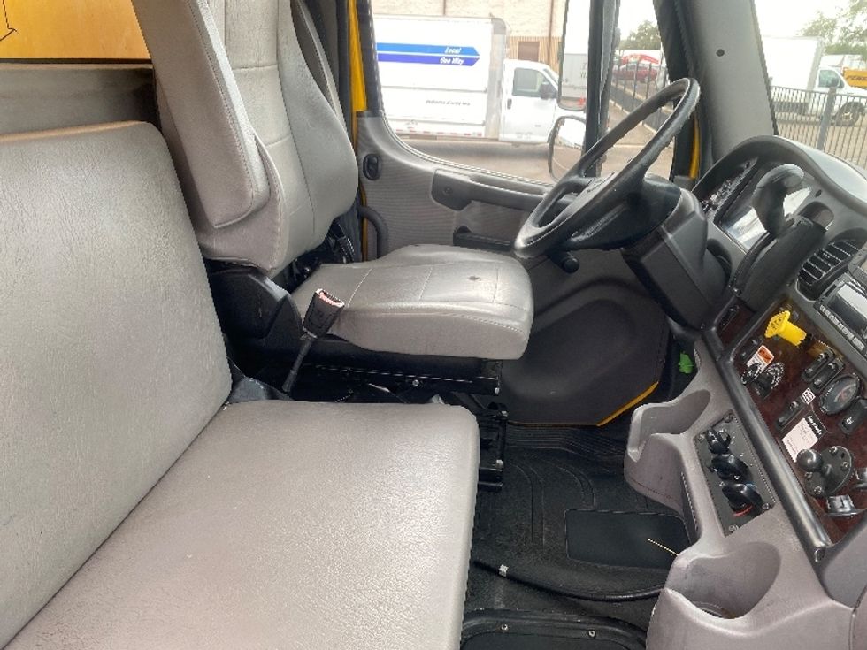 Medium Duty Box Truck-Light and Medium Duty Trucks-Freightliner-2023-M2-Laredo-TX-207,707\n\t\tmiles-$ 61,500 - Image 21