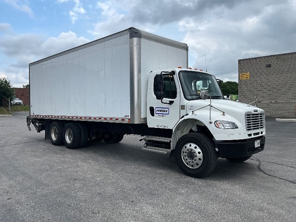 Medium Duty Box Truck-Light and Medium Duty Trucks-Freightliner-2023-M2-London-ON-474,189\n\t\tkm-$ 69,750 - Image 1