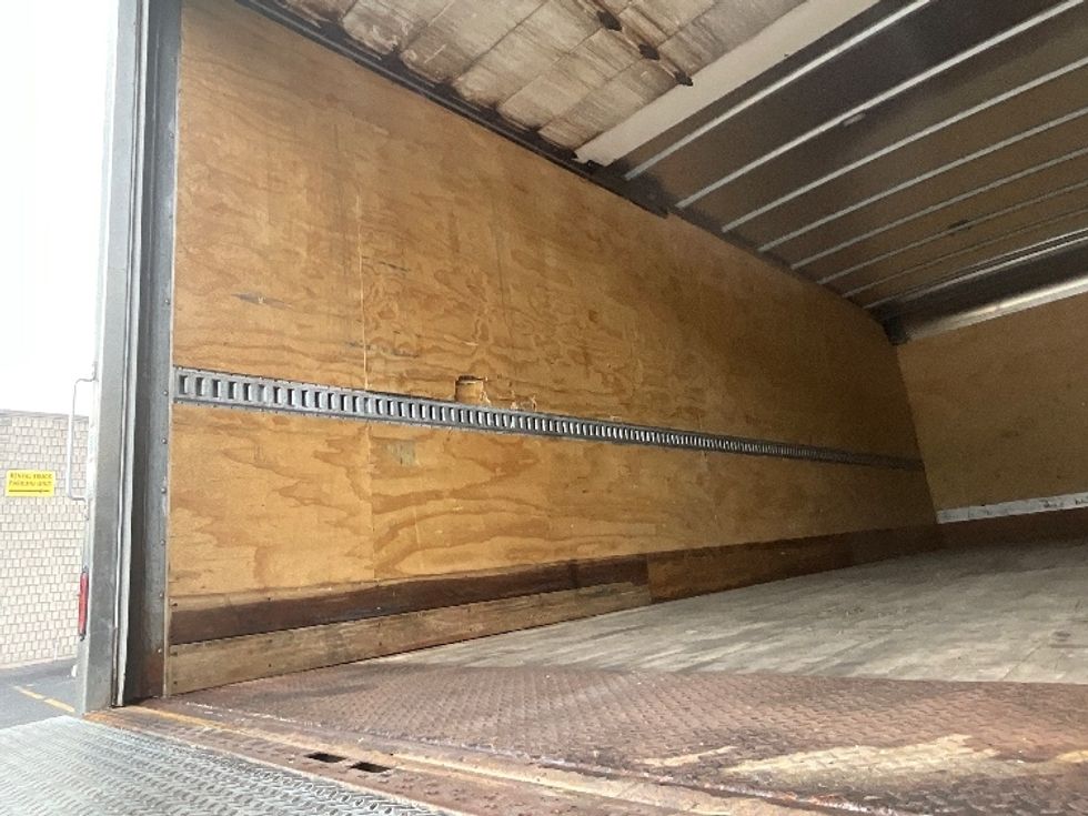 Medium Duty Box Truck-Light and Medium Duty Trucks-Freightliner-2023-M2-London-ON-474,189\n\t\tkm-$ 69,750 - Image 11