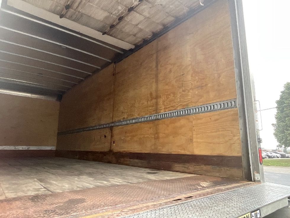 Medium Duty Box Truck-Light and Medium Duty Trucks-Freightliner-2023-M2-London-ON-474,189\n\t\tkm-$ 69,750 - Image 12