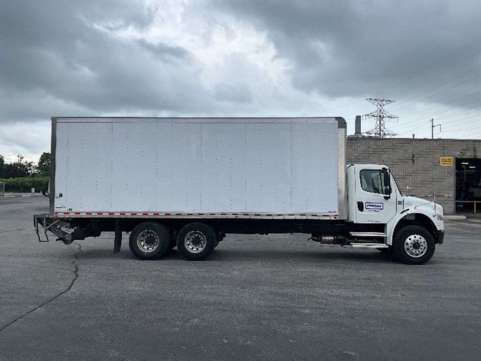 Medium Duty Box Truck-Light and Medium Duty Trucks-Freightliner-2023-M2-London-ON-474,189\n\t\tkm-$ 69,750 - Image 15