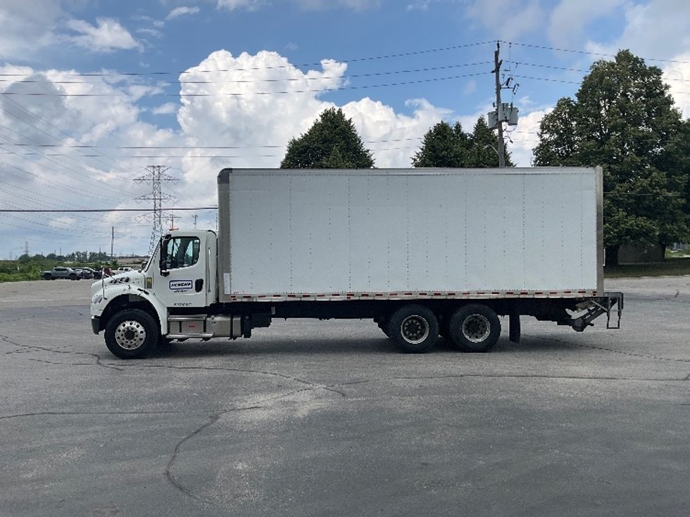 Medium Duty Box Truck-Light and Medium Duty Trucks-Freightliner-2023-M2-London-ON-474,189\n\t\tkm-$ 69,750 - Image 4
