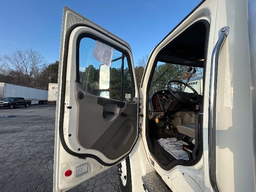 Medium Duty Box Truck-Light and Medium Duty Trucks-Freightliner-2023-M2-Memphis-TN-41,460\n\t\tmiles-$ 90,000 - Image 16