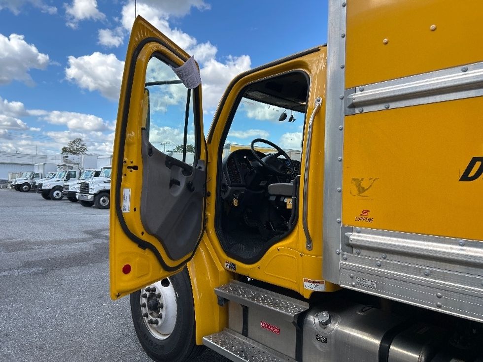 Medium Duty Box Truck-Light and Medium Duty Trucks-Freightliner-2023-M2-Milford-DE-212,106\n\t\tmiles-$ 49,000 - Image 16