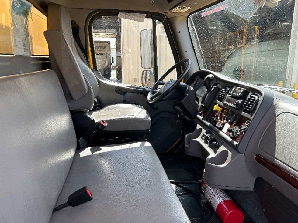 Medium Duty Box Truck-Light and Medium Duty Trucks-Freightliner-2023-M2-Milford-DE-212,106\n\t\tmiles-$ 49,000 - Image 22