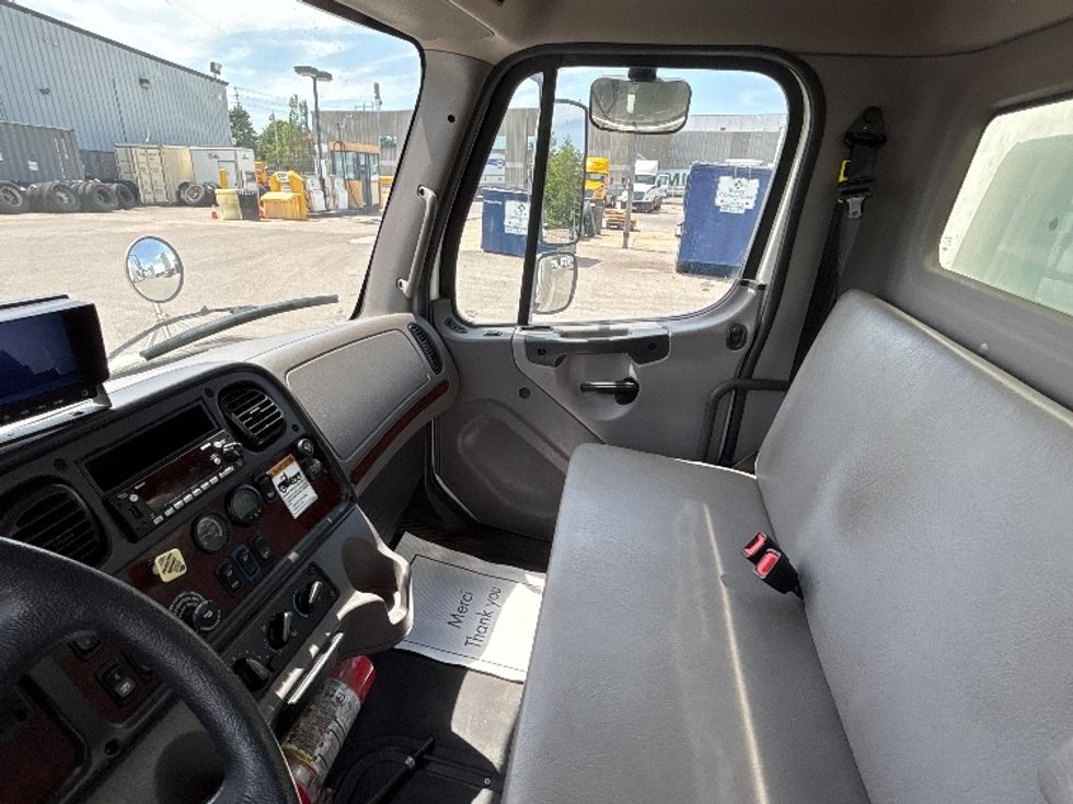 Medium Duty Box Truck-Light and Medium Duty Trucks-Freightliner-2023-M2-Mississauga-ON-147,968\n\t\tkm-$ 100,000 - Image 19