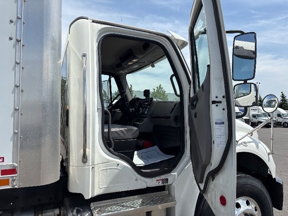Medium Duty Box Truck-Light and Medium Duty Trucks-Freightliner-2023-M2-Mississauga-ON-147,968\n\t\tkm-$ 100,000 - Image 20